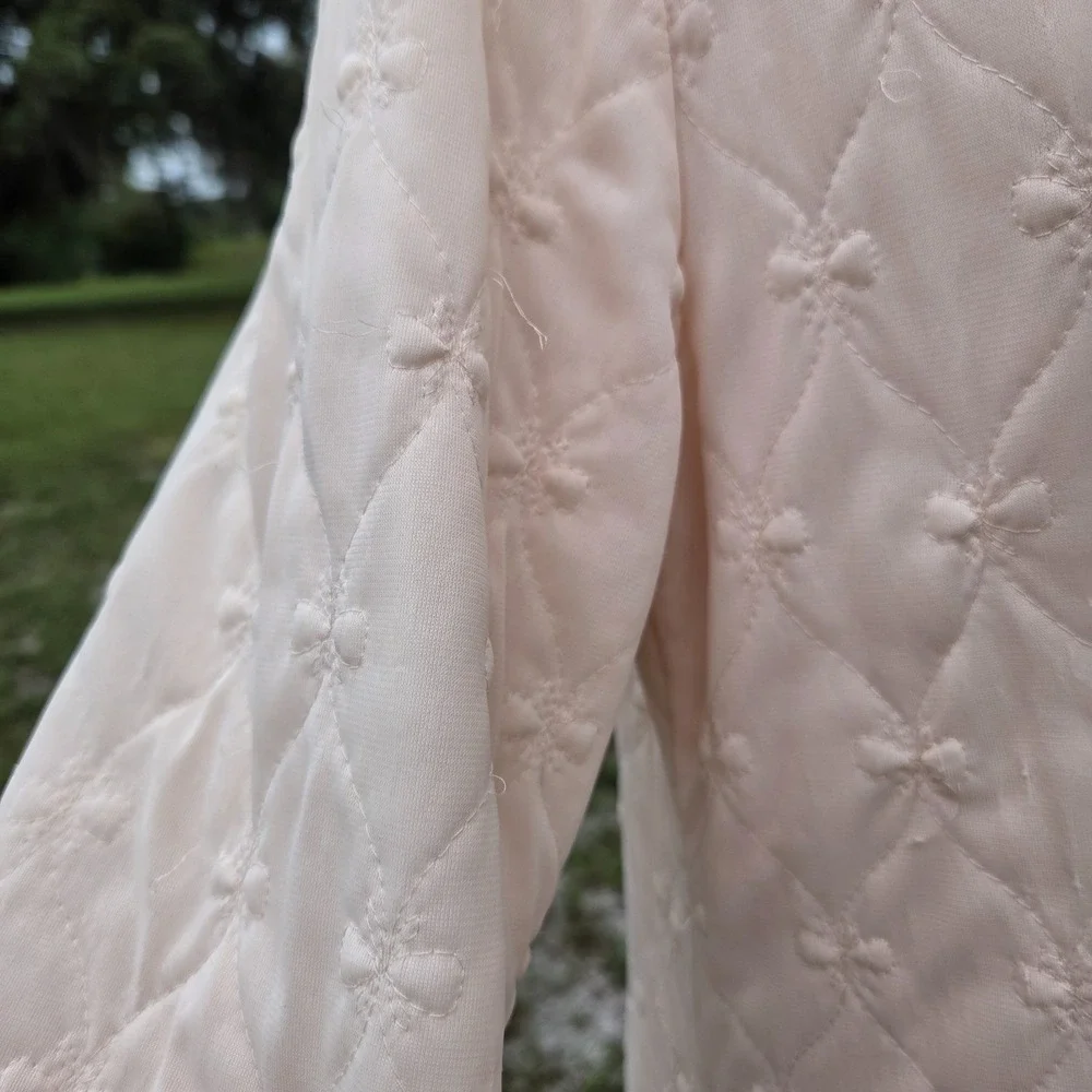 Vanity Fair Vintage 1960s Pink Quilted House Dress Cozy Robe Lace Piping 12